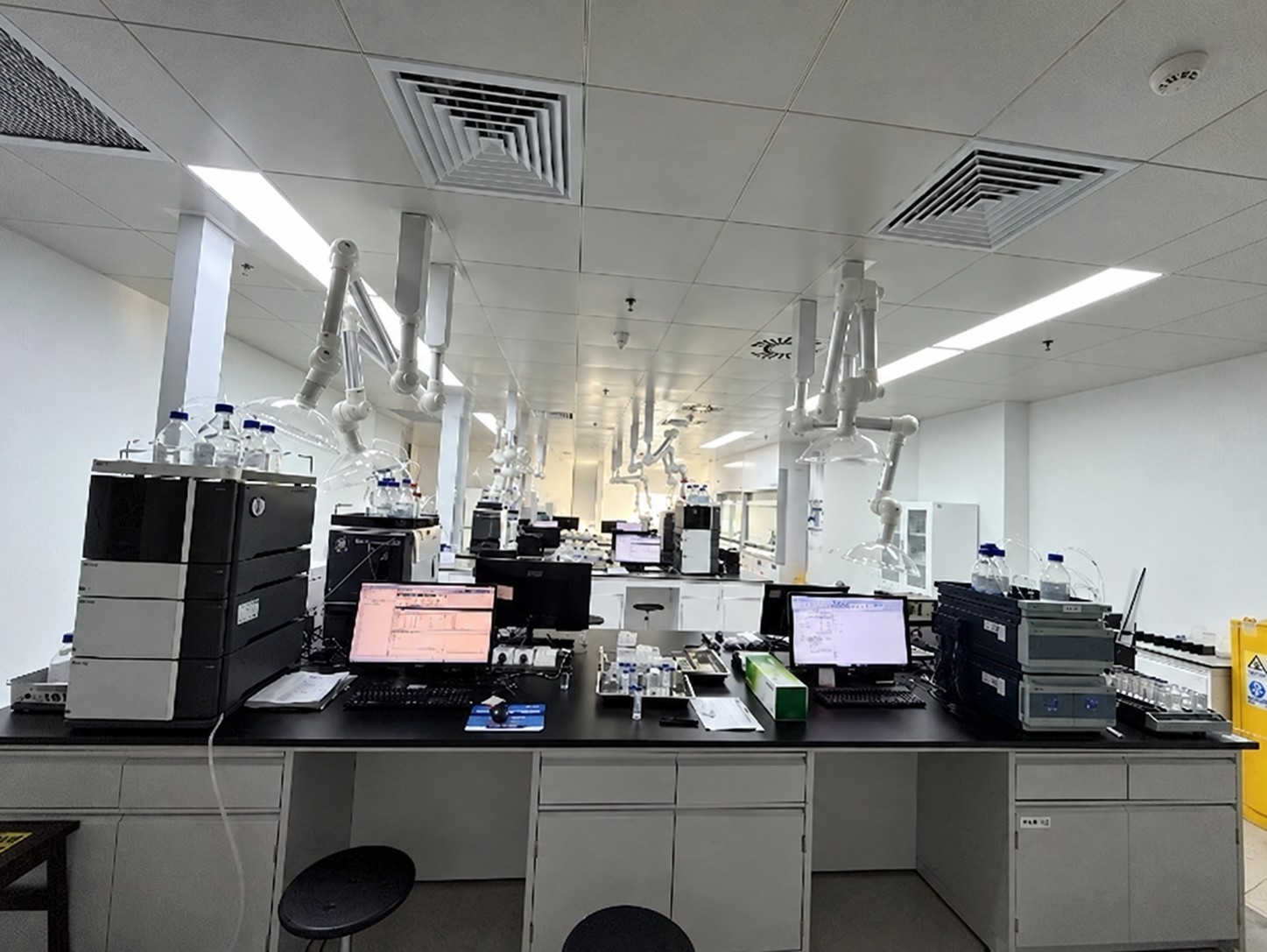 Analytical laboratory workstations at LotusBio